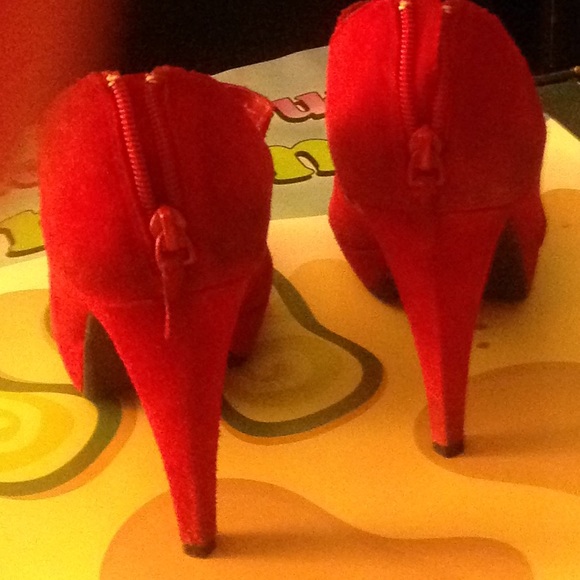 Red Nine West Booties - Picture 3 of 5